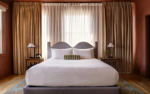 MarQueen Hotel