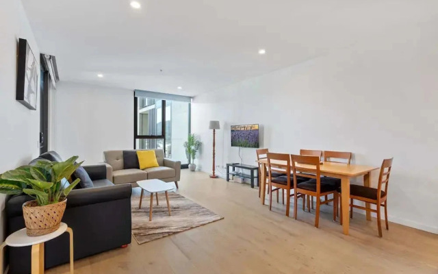 Sleek 1-bed Canberra Flat With Gym & Sauna Access