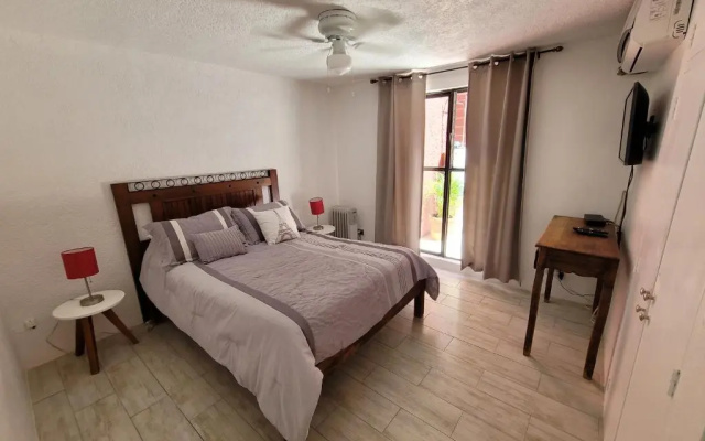 Lovely 2B/1B Condo with Peaceful Surroundings.
