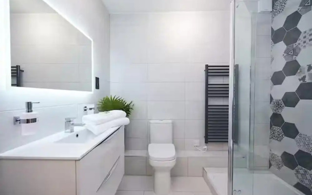 Apartment Sleeps 5 With Parking