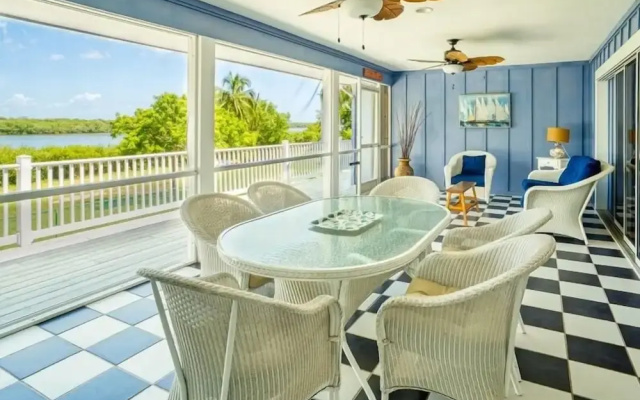 Baywatch Casa 3 Bedroom Home by RedAwning