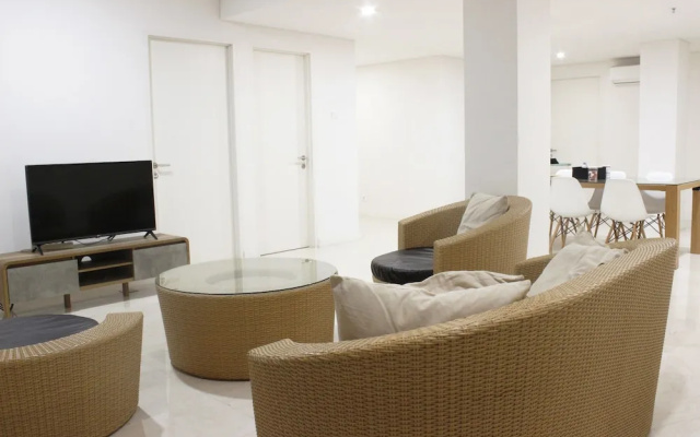 Homey 4Br Apartment at Landmark Residence
