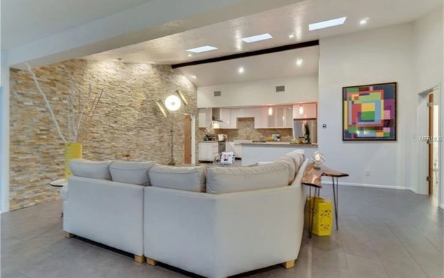 Calle de Peru by Beachside Management