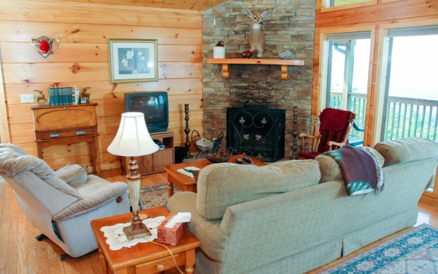 MOUNTAINTOP EXPERIENCE - 4 Br Cabin