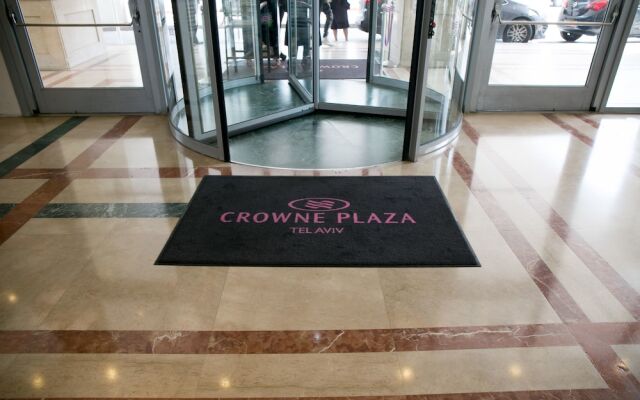 Отель Crowne Plaza Tel Aviv Beach вид на фасад