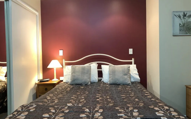 Aldan Lodge Motel