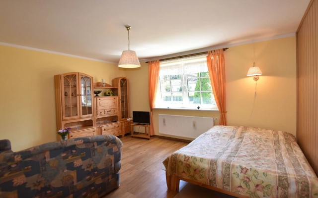Luxurious Apartment in Wischuer With Fenced Garden, Barbecue