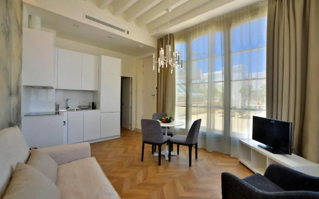 Plaza Mina Suites - Adults Recommended