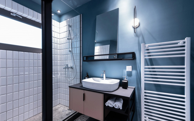 Blue and Peach 2BD Apartment 132m2 Free Parking