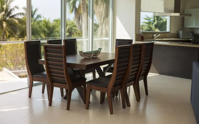 Peninsula Cancun Beachfront