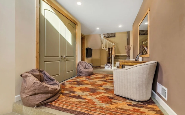 Luxury Retreat at Heavenly by RedAwning
