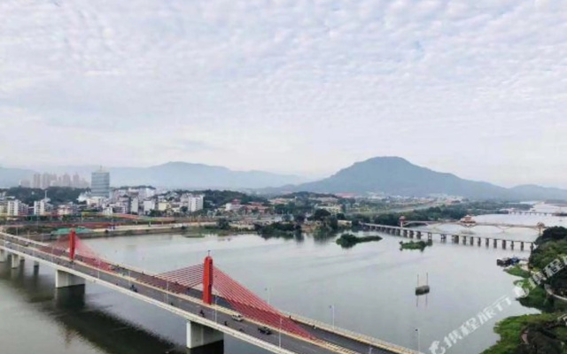 Zhangzhou Luanfeng Business Hotel