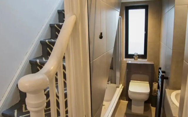 Elegant 2 Bed Close to Chatsworth Road