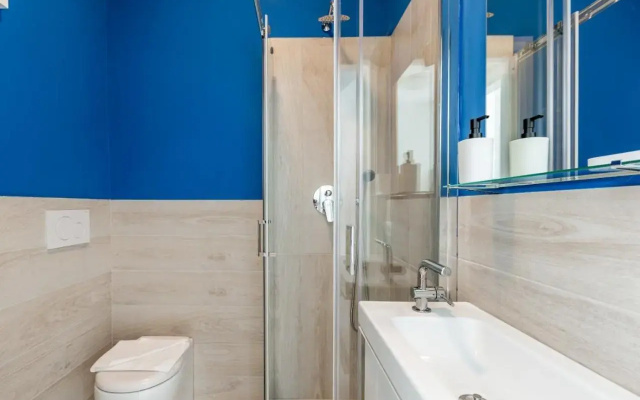 Guesthost - Bright Apt 600mt From Viale Zara!