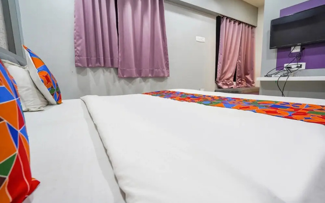 Fabhotel Royal Inn