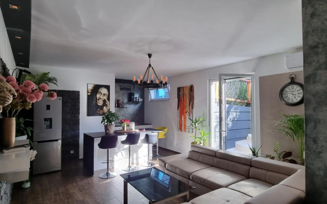 Villa Ave