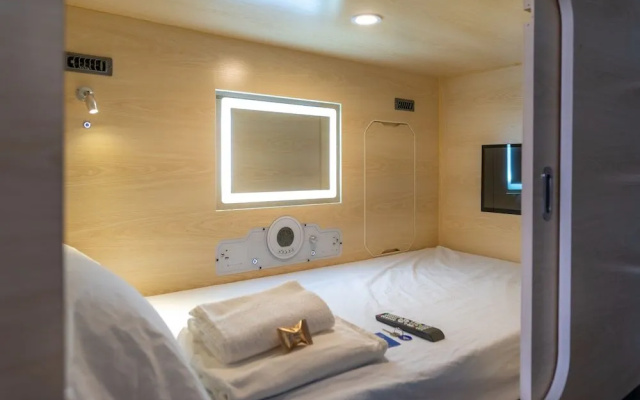 HosteLit Capsule Hostel