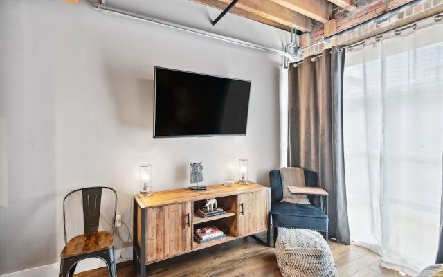 Studio w/ Pool Access: 2 Mi to Downtown Nashville!
