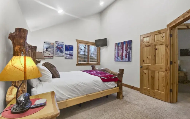Timberwolf Lodge 6 2 Bedroom Cabin by RedAwning