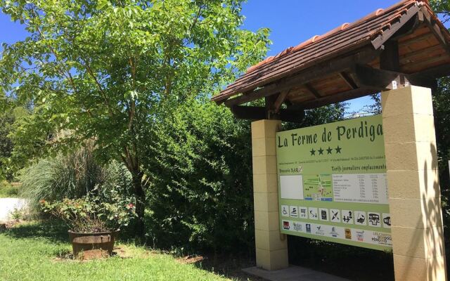 Отель Camping La Ferme de Perdigat Франция, Лимёй - отзывы, цены и фото номеров - забронировать отель Camping La Ferme de Perdigat онлайн вид на фасад