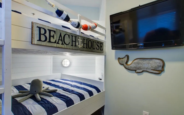 Azure 519 3 Bedroom Condo