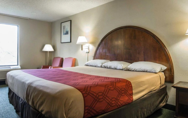Econo Lodge Coliseum Area