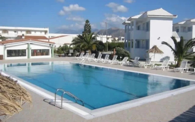 Maro Studios & Apartments