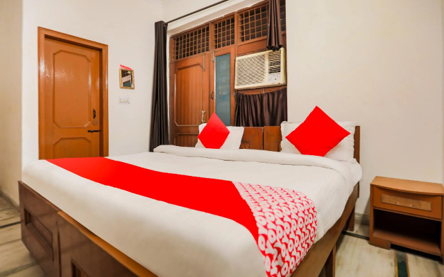 OYO 70216 Bluemoon Inn