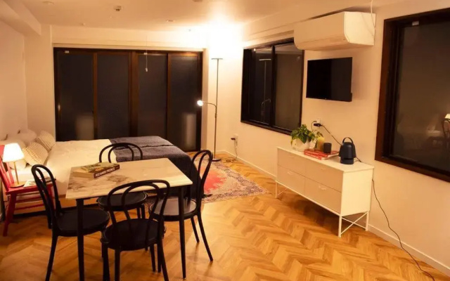 ③2station to Shinjuku. 3 double beds. Specious 45㎡