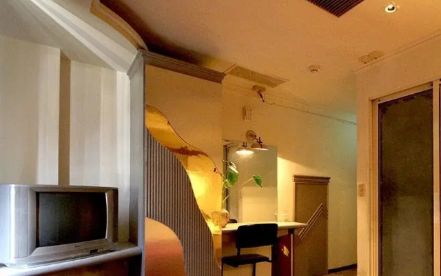 Broadway Hotel