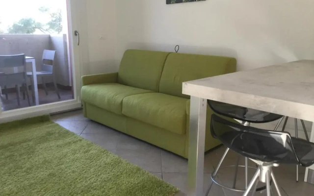 Signora Ruth - Aprilia Residence