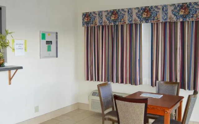 Hiway Inn Express of Kiowa