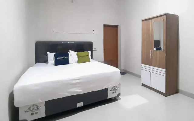Urbanview Hotel Fira Syariah Muara Enim by RedDoorz