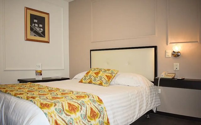 Hotel Italia Cuenca - Tranvía Centro y Aeropuerto