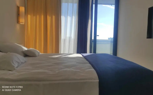Sea&Mountain View Aparttments (Orbi City)