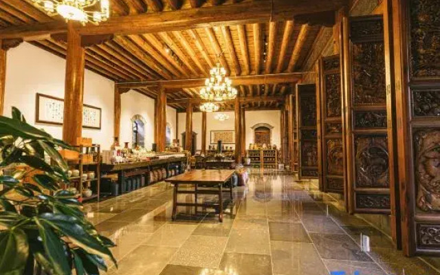 Xiheyuan Homestay (Jianshui Ancient City Small Train Store)