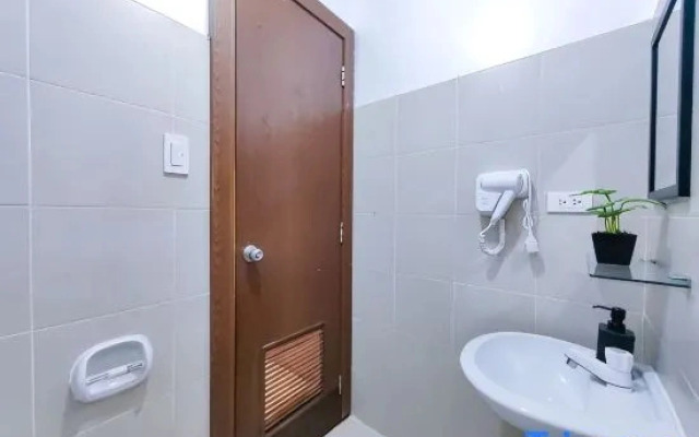 Citispace 1BR Unit Ridgewood Towers Near BGC #RW04