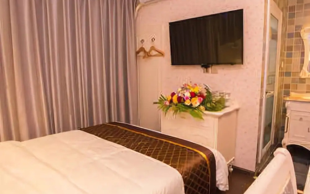 Lake View Hotel