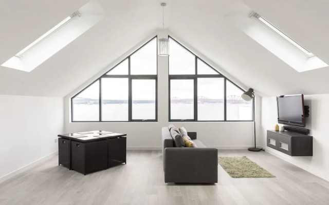 The Wee Glasshouse - Stunning Views of Dalgety Bay