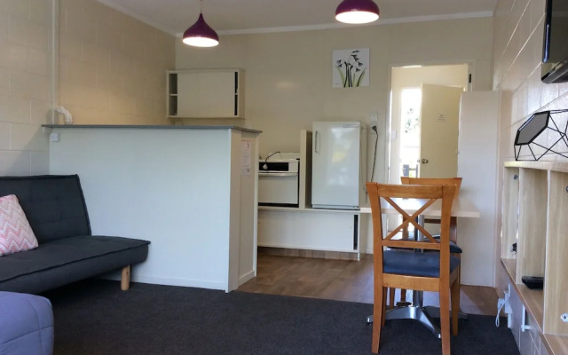 Racecourse Motel