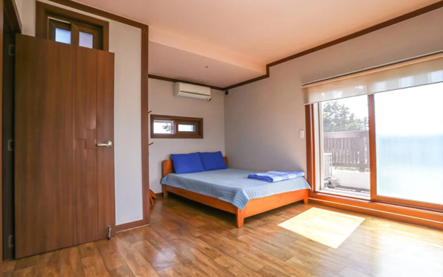 Seogwipo White Castle Pension