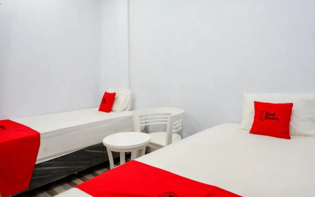 RedDoorz @ Jalan Adiyaksa Panakkukang