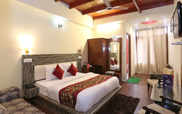 OYO 4889 Hotel Moon 2