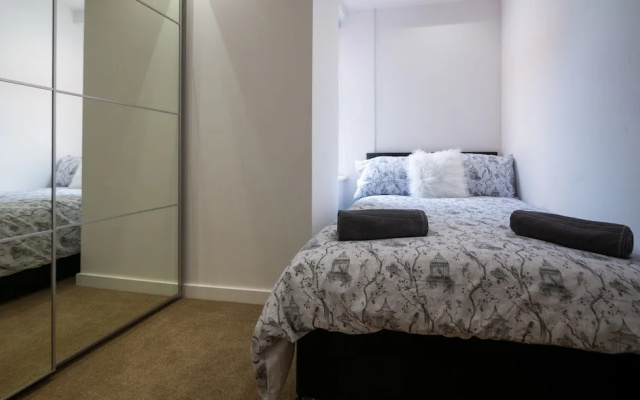 Luxury Reading Apartment