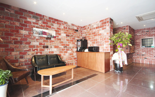 CozyTree Hotel