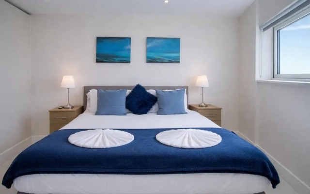 High Floor Meridian Tower - 3 Bedroom - Swansea