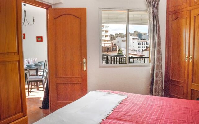Апартаменты Beachfront Vacation Apartment in Fuengirola Ref 102 Фуэнхирола комната для гостей