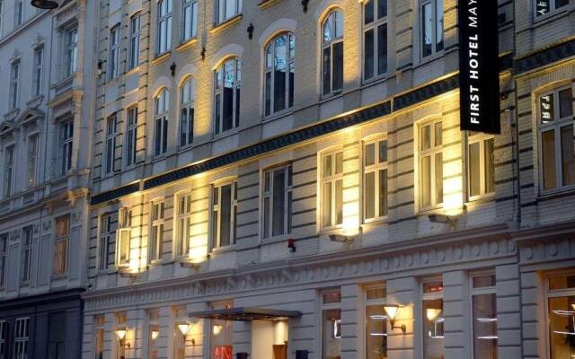 Отель First Hotel Mayfair Дания, Копенгаген - 1 отзыв об отеле, цены и фото номеров - забронировать отель First Hotel Mayfair онлайн вид на фасад