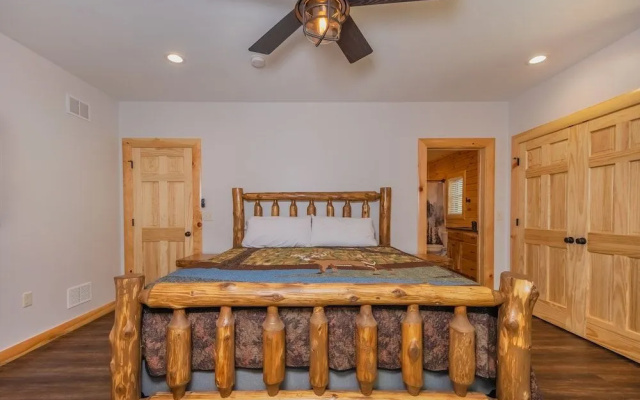 Cj's Mountain Lodge by Taylor Made Deep Creek