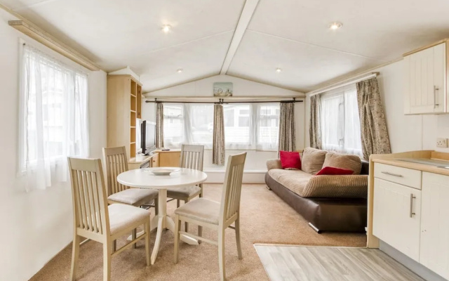 Serene Mobile Home in Hastings near Smugglers Adventure